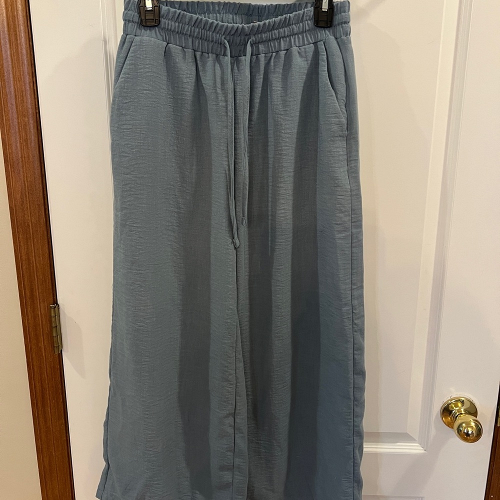 Zenana Outfitters Womens Medium Gray Blue Wide Leg Cropped Pants